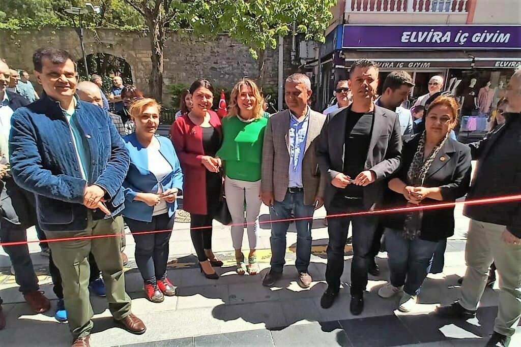 Esrarenkiz Resim ve Heykel Sergisi Açıldı.