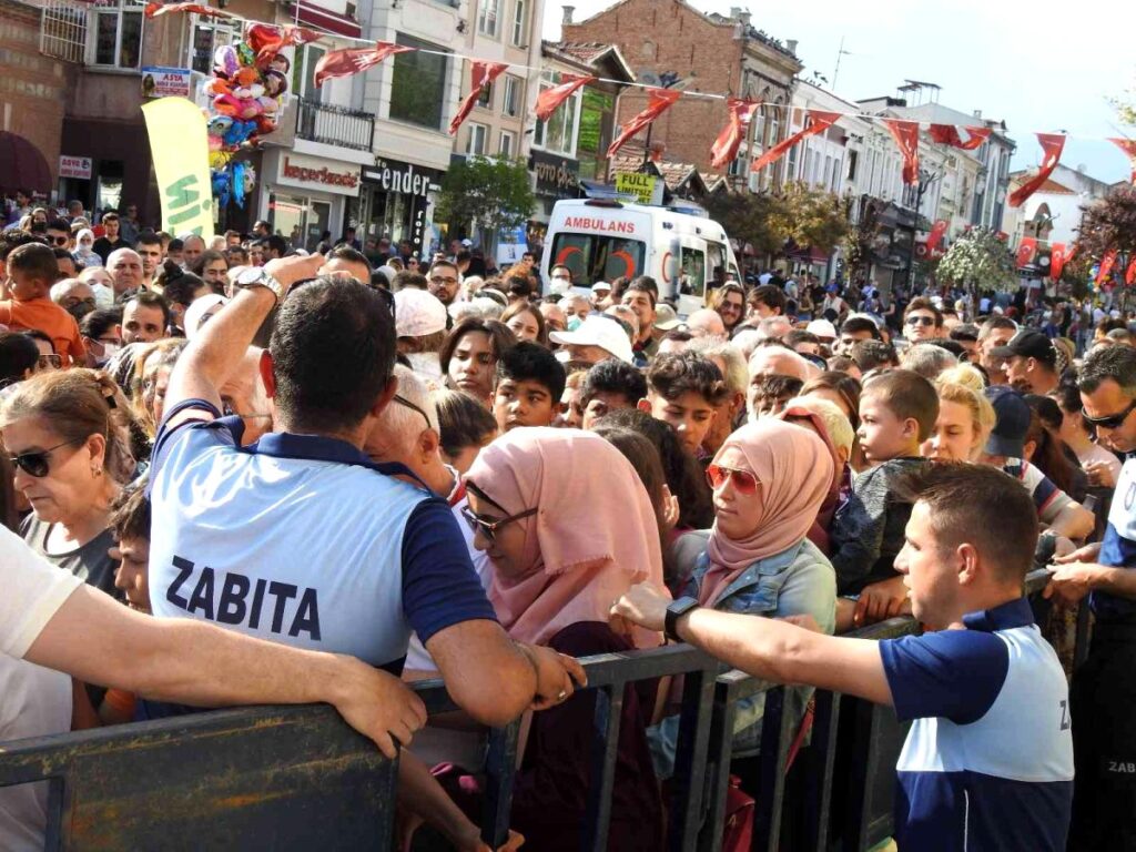 Edirne’de bedava ciğer izdihamı