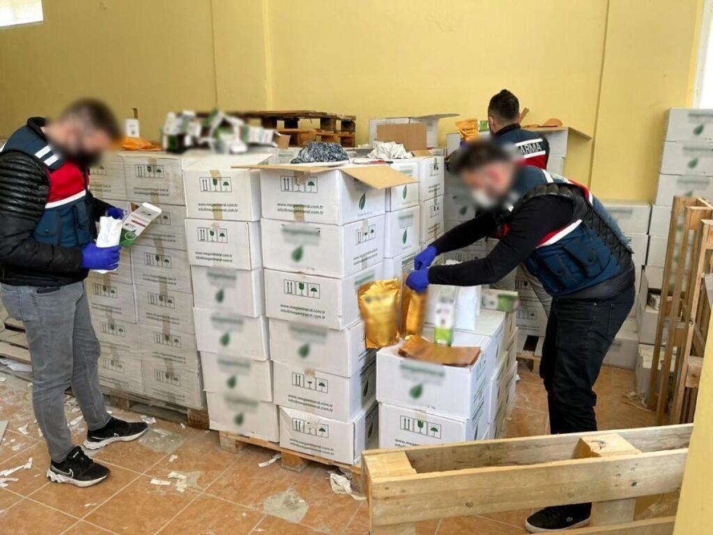 Jandarma’dan kaçak organik gübre operasyonu
