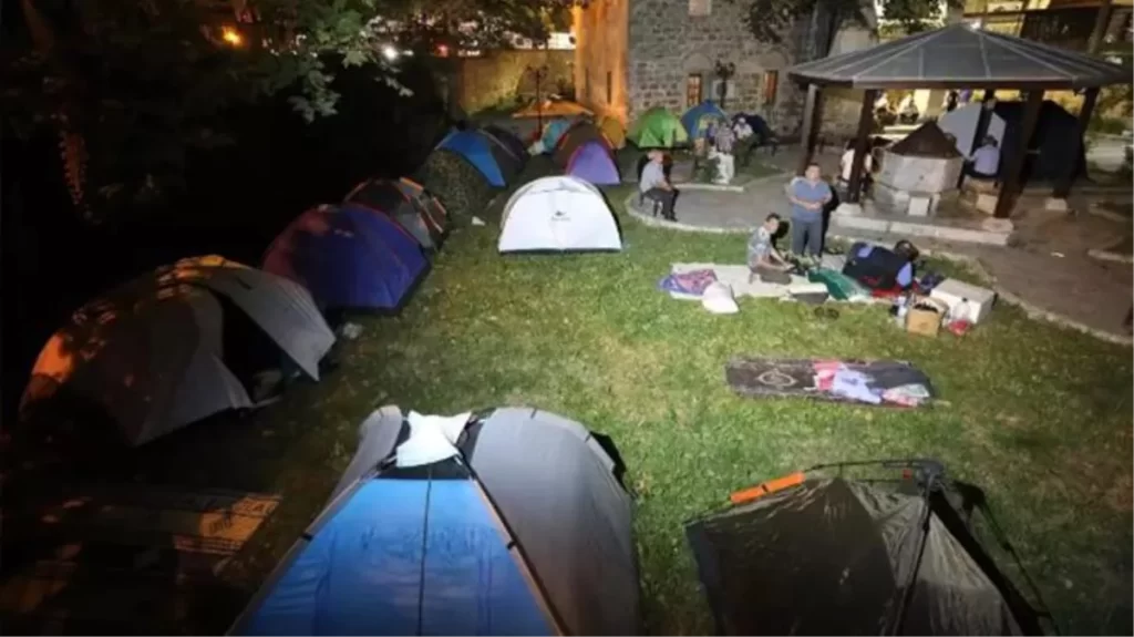 Yer bulamayınca cami avlularında yattılar! Güreş sevdalıları Kırkpınar’a akın etti