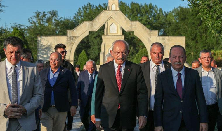 Kemal Kılıçdaroğlu, Balkan Şehitliği’ni ziyaret etti