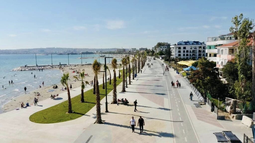 Büyükçekmece Sahil Düzenlemesi 1. Etabı ve E-5 Yan Yol Düzenlemesi açılışı gerçekleştirildi.