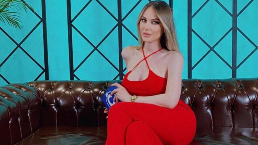 “Bir dolar bir de göğüslerim çok değerli” diyen Hande Sarıoğlu’nun estetiksiz hali bomba
