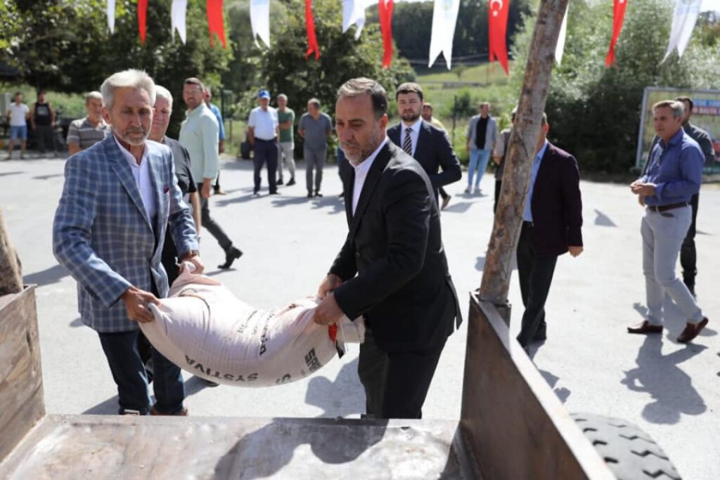 Silivri Belediyesi Tohumluk Arpa Dağıtım Töreni yapıldı.