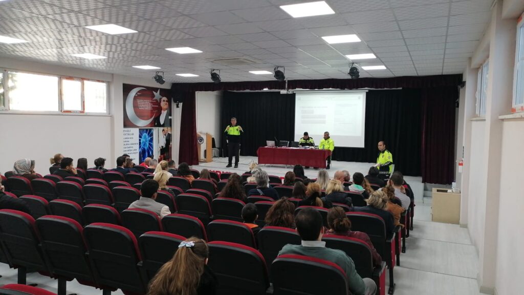 “Okul Geçidi Görevlisi Eğitimi” hakkında seminer verilidi.