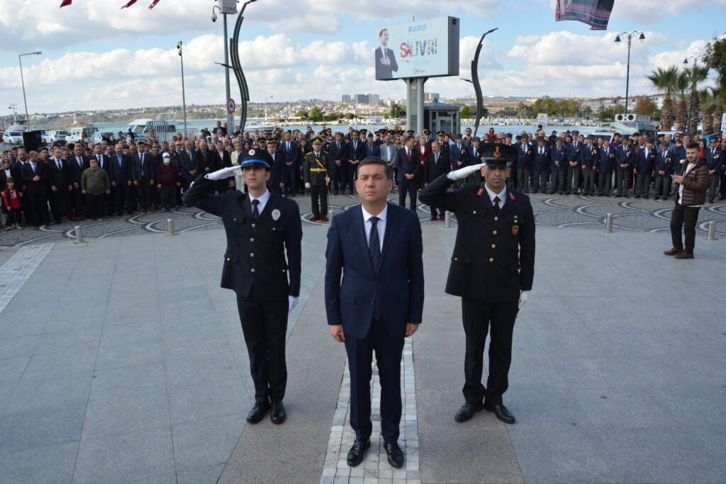 29 Ekim Cumhuriyet Bayramı Çelenk Sunma Töreni İle Başladı