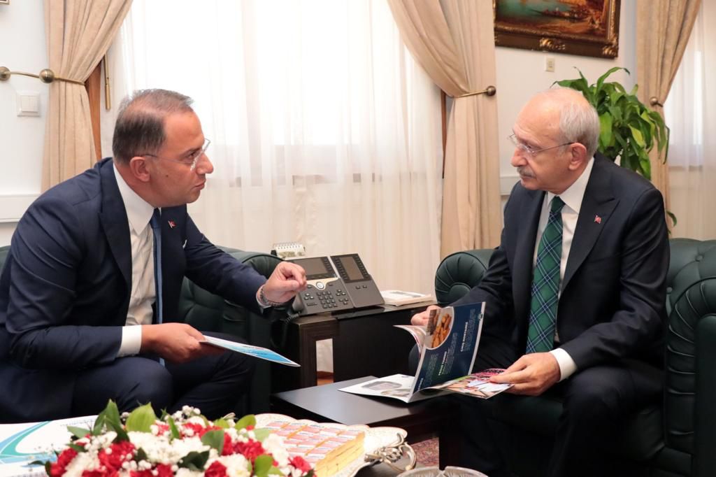 Beylikdüzü Belediye Başkanı M. Murat Çalık, Beslenme Saati uygulamasını Kılıçdaroğlu ile paylaştı.