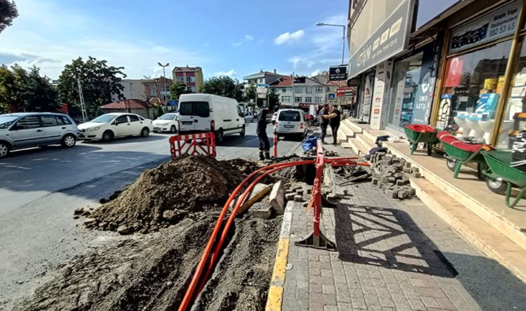 Beylikdüzü’nde yeraltı kablosunda patlama: Birçok evde elektrikler kesildi