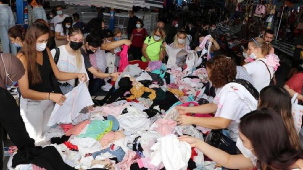 Edirne’den sonra Kırklareli’ne akın eden Bulgarlar kasa dolusu alışveriş yapıyor