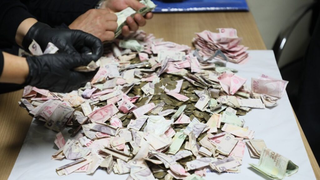 Kırklareli’nde dilencinin üzerinden 5 bin 460 lira çıktı