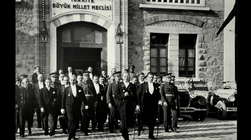 YAŞASIN CUMHURİYET