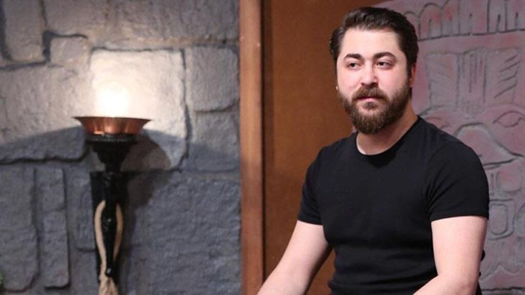 Eşinin paylaşımından dolayı TV8’deki işinden olan Semih Öztürk, boşanıyor