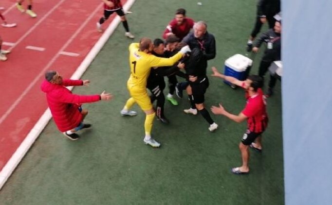 Silivri maçında saha ve tribün karıştı