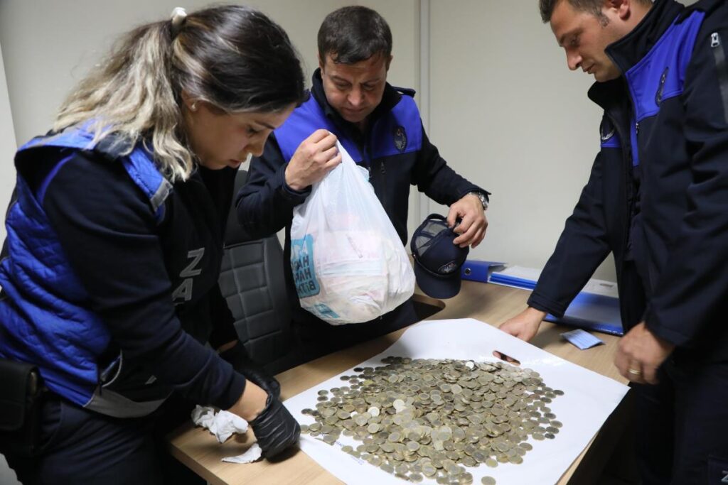 Kırklareli’nde zabıta denetiminde dilencinin üzerinden 5 bin 460 lira çıktı