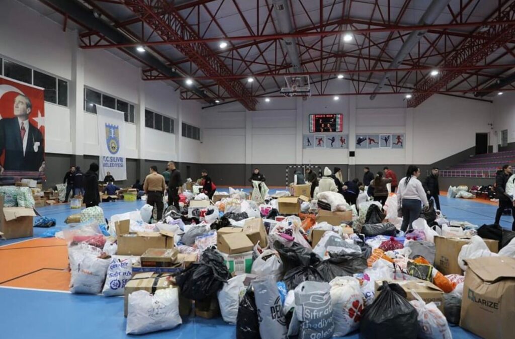 Depremzedelere Silivri’den yardım kampanyası
