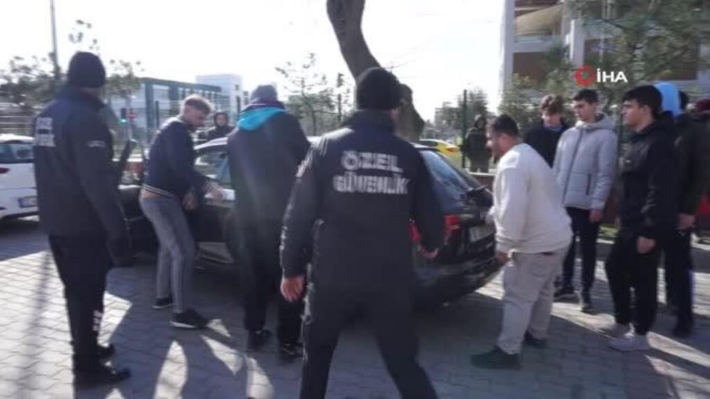 Bulgar vatandaşlar, depremzedeler için topladığı malzemeleri Edirne’ye getiriyor