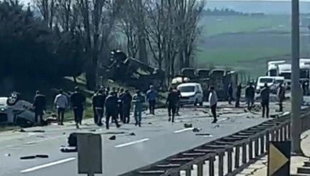 Silivri’de TEM Otoyolu’ndaki kazada 6 kişi hayatını kaybetti