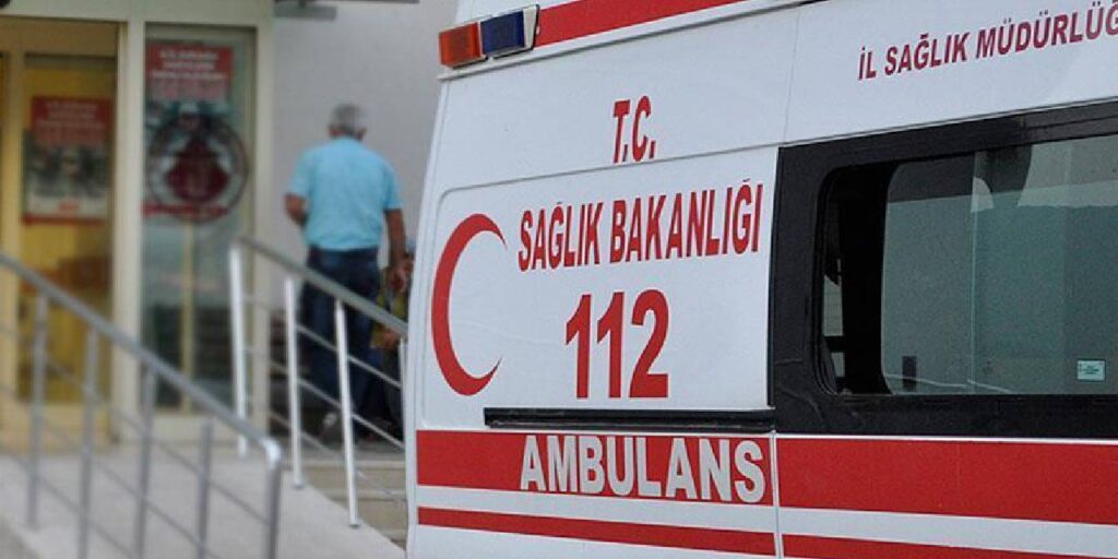Büyükçekmece’de 4 lise öğrencisi gıda zehirlenmesi şüphesiyle hastaneye kaldırıldı
