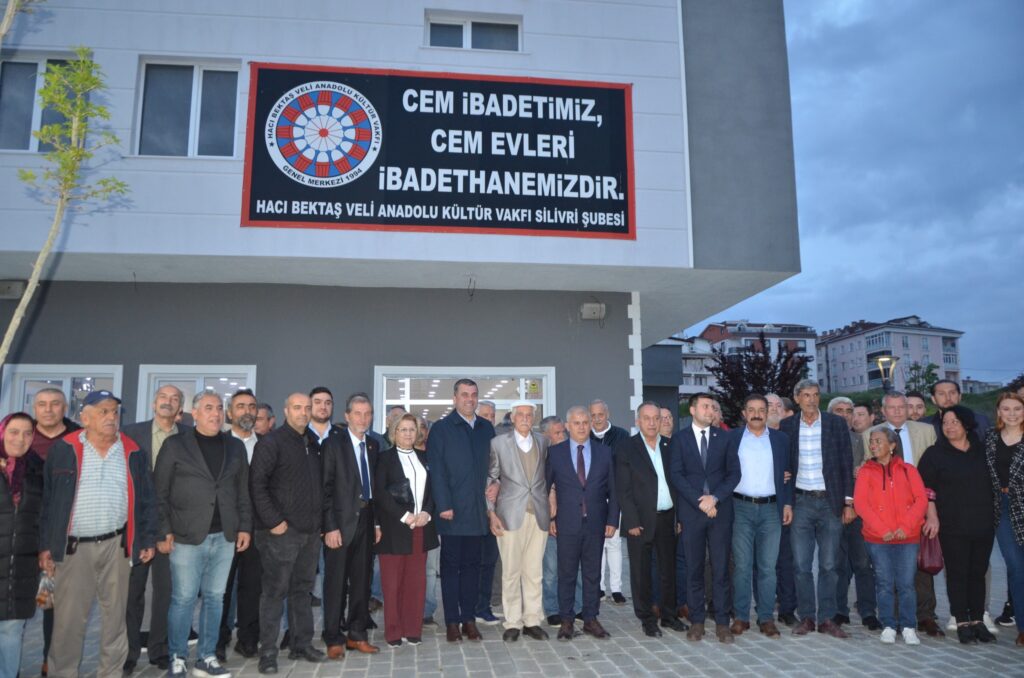Doruk Bulut, Silivri Cemevini ziyaret etti.