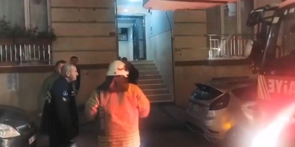 Çatıdan Atlayıp Girdi, Tornavidayla Yaraladı, Evi Yaktı