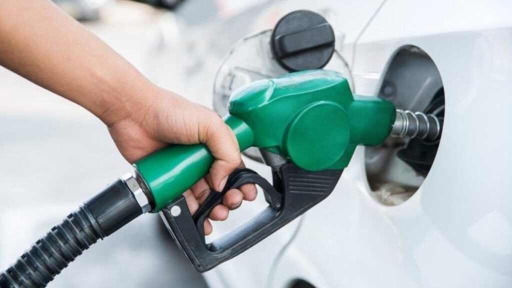 Benzine yine zam geliyor