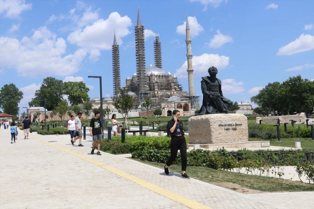 Tarihi Kırkpınar Yağlı Güreşleri Edirne’ye Turizm Hareketliliği Getiriyor