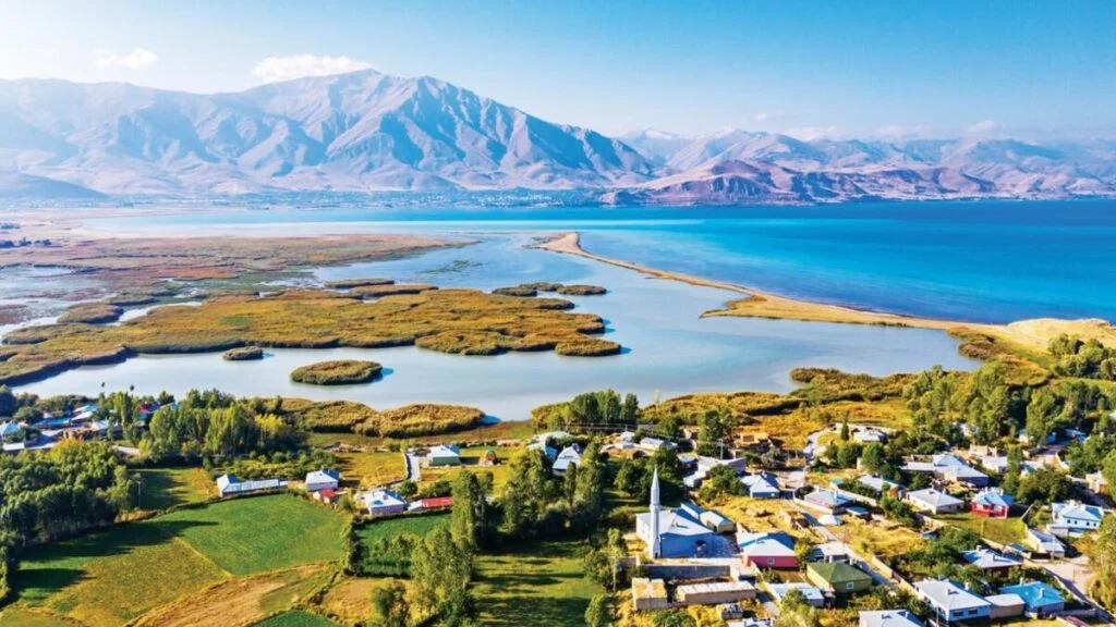 ‘100. Yılında Türkiye Seyahatnamesi’