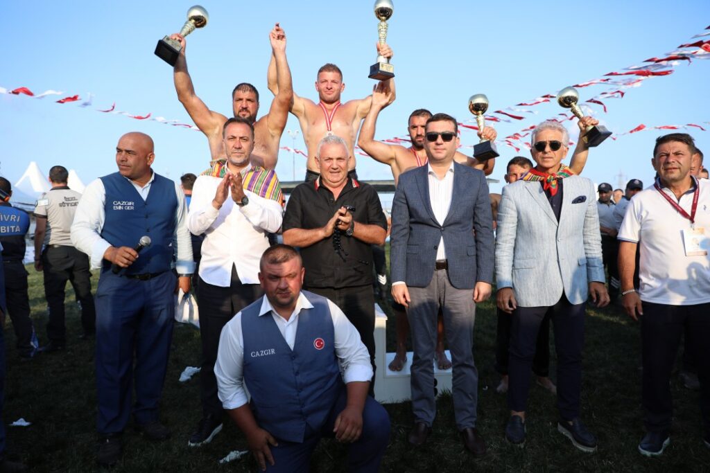 Yenici Mehmet Yağlı Güreşleri’nin şampiyonu  İsmail Balaban oldu.
