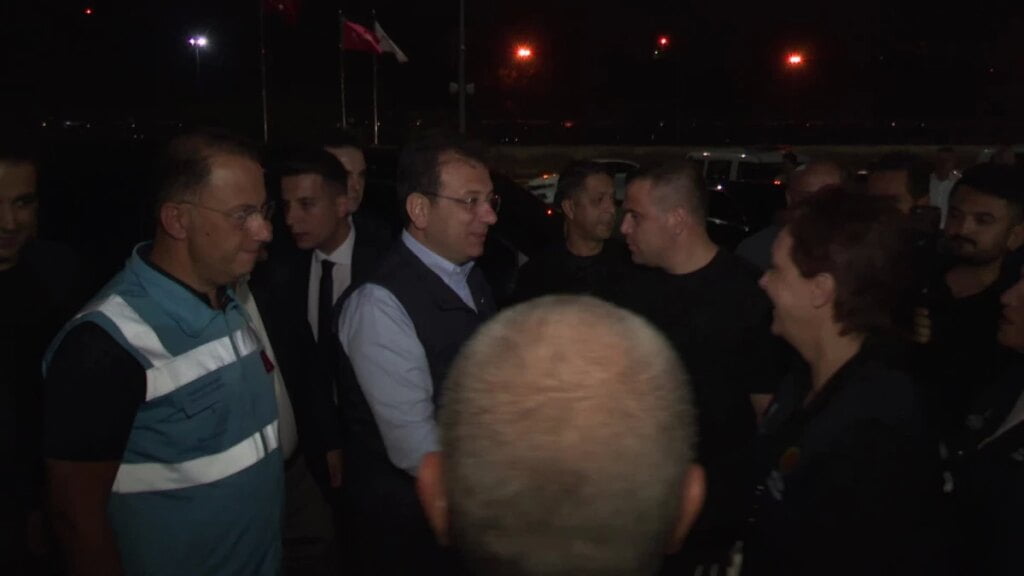 İmamoğlu, “Vira Bismillah” Diyen Balıkçıları Ziyaret Etti, Denizlerde Yaşanan Kirliliğe Dikkat Çekti: “Suçu Balıklara Atacak Halimiz Yok”