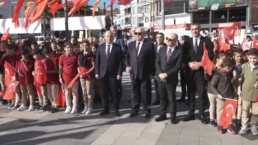 Büyükçekmece Belediyesi, Kırklareli’nde 3 Atatürk Anıtı açtı