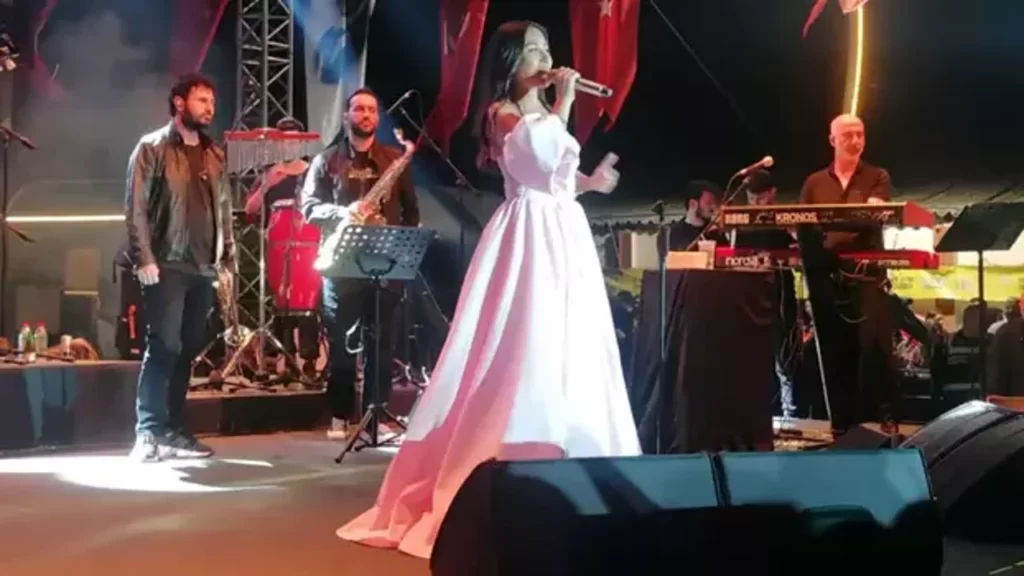Silivri’nin Kurtuluş Yıl Dönümünde Melek Mosso Sahnede