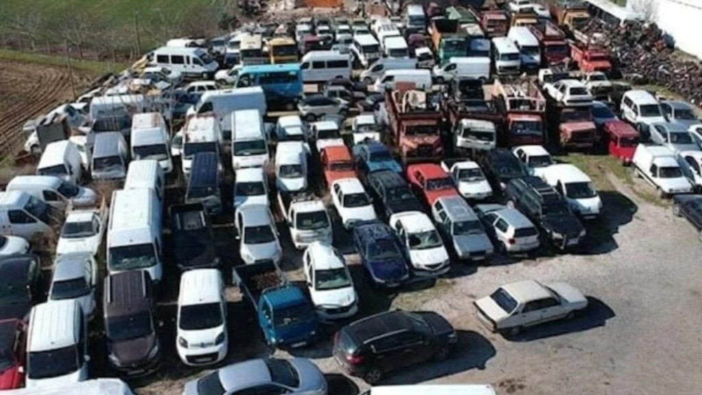 Yediemin otoparklarındaki hacizli araçların sahiplerine iadesi başlıyor