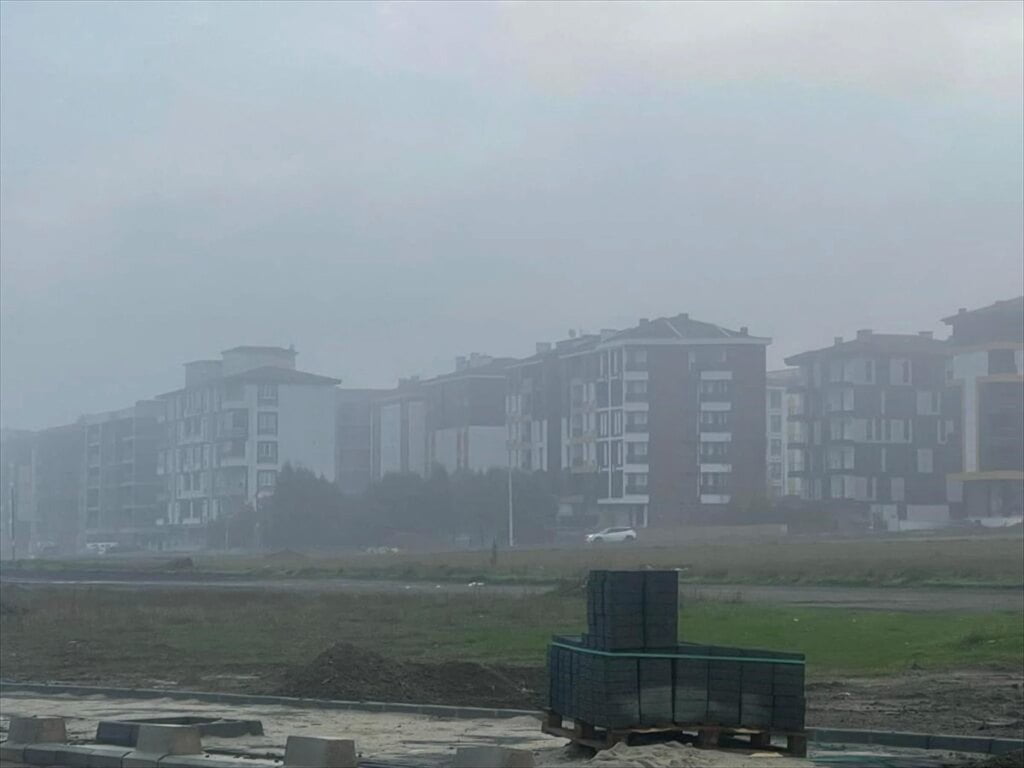 Çorlu’da Yoğun Sis Trafiği Olumsuz Etkiledi