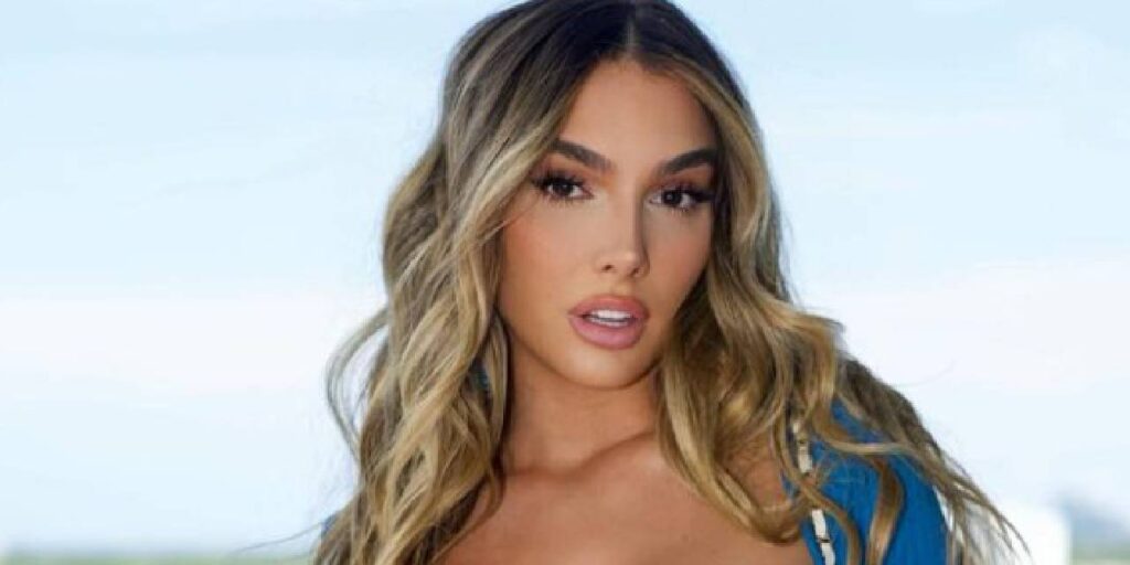Göğüs ucu gözüken ünlü modelin paylaşımı baktırdıkça baktırdı: