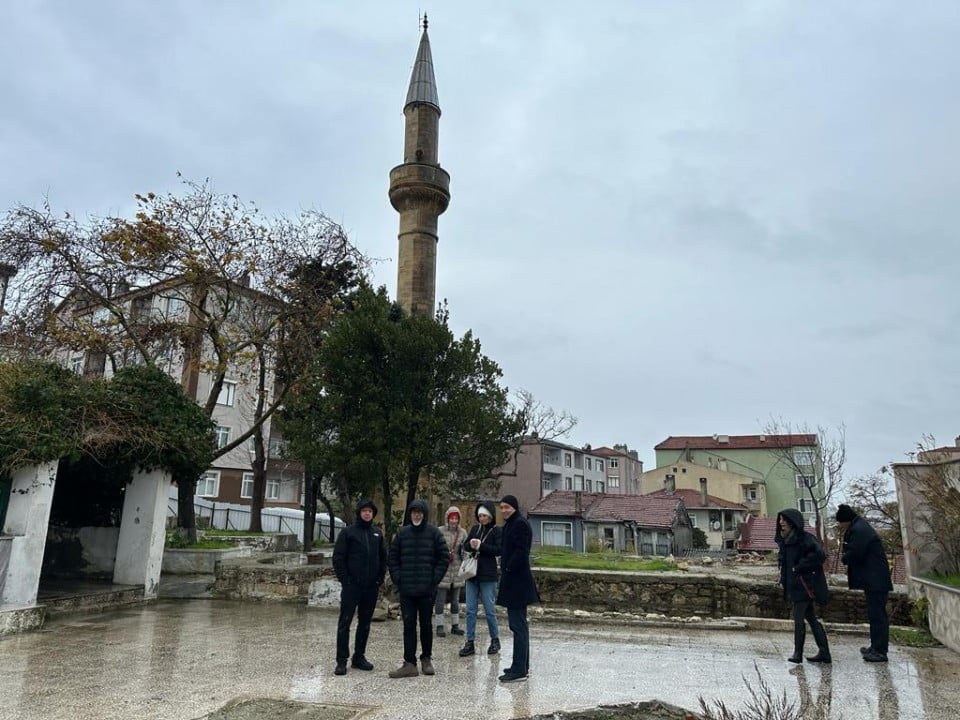 Hünkârı Şerif Camii ve sarnıç alanındaki çalışmalar ediyor.
