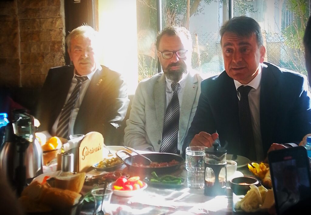 Karamahmutoğlu Silivri’de basınla bir araya geldi.