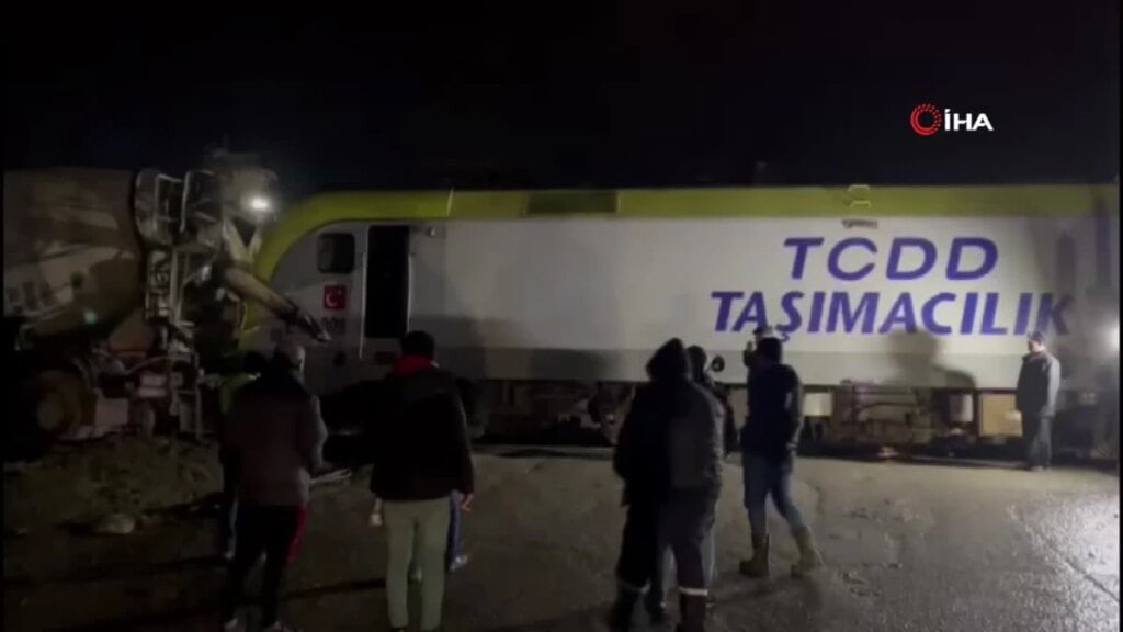 Çerkezköy’de meydana gelen tren kazasında 80 yolcu perona alındı