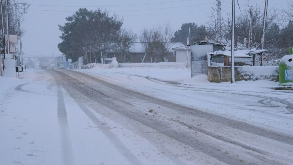 Trakya’da kar etkisini artırdı, araçlar mahsur kaldı