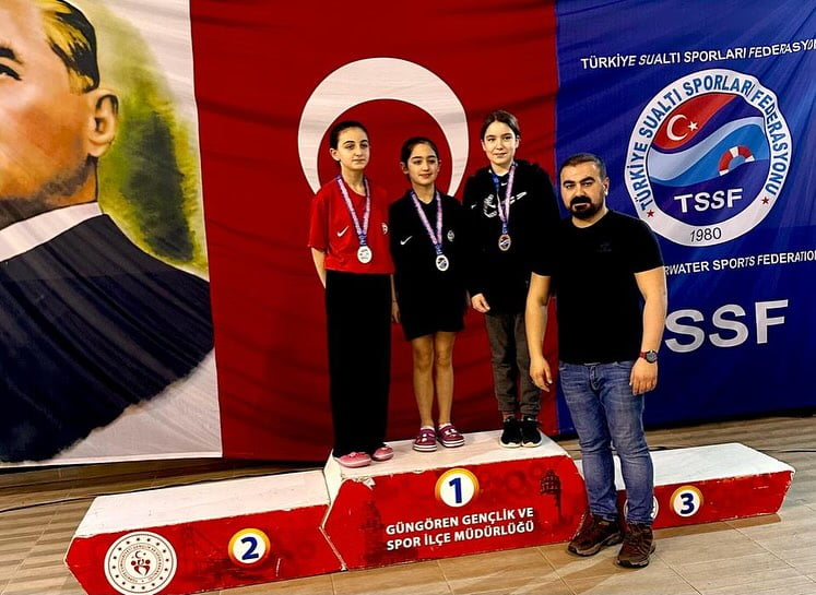 Paletli Yüzme Bireysel Kış Şampiyonası yapıldı.