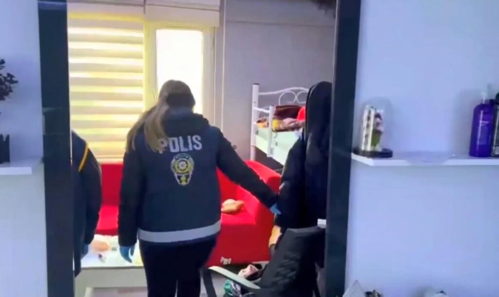 Çorlu’da masaj salonlarına fuhuş operasyonu: 25 kadın dahil 37 kişi yakalandı
