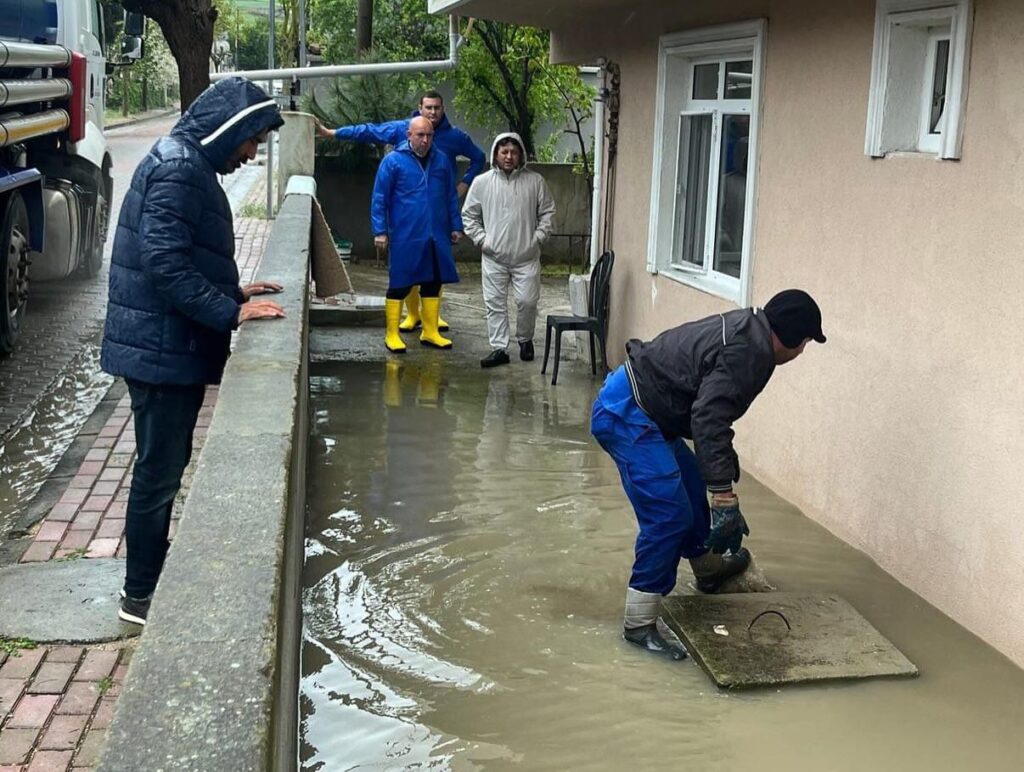 Silivri’de Şiddetli Yağmura Hızla Müdahale edildi.