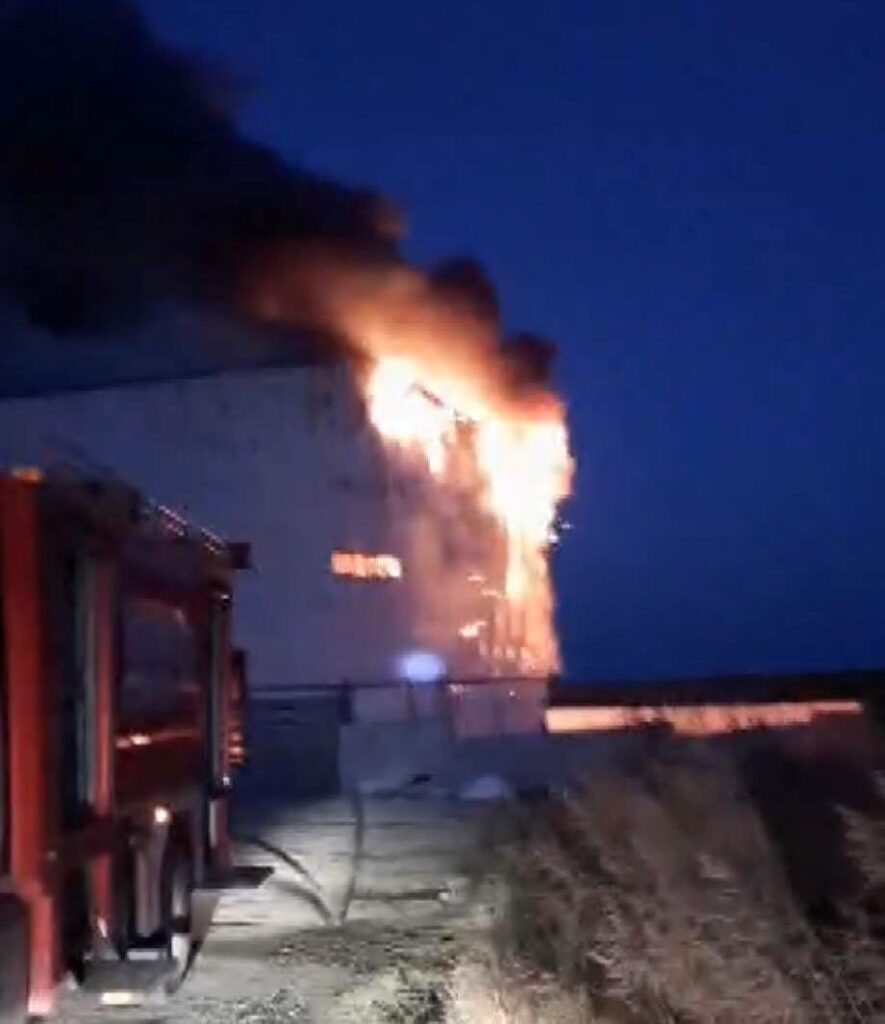 Silivri’de korkutan fabrika yangını