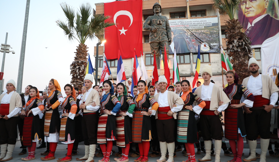 Büyükçekmece Belediyesince yaptırılan Atatürk Anıtı’nın açılışı gerçekleşti