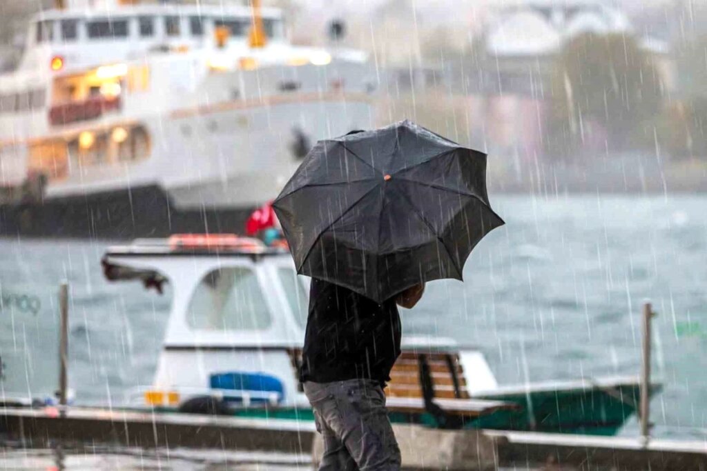 İstanbul’da Gök Gürültülü Sağanak Yağmur Bekleniyor