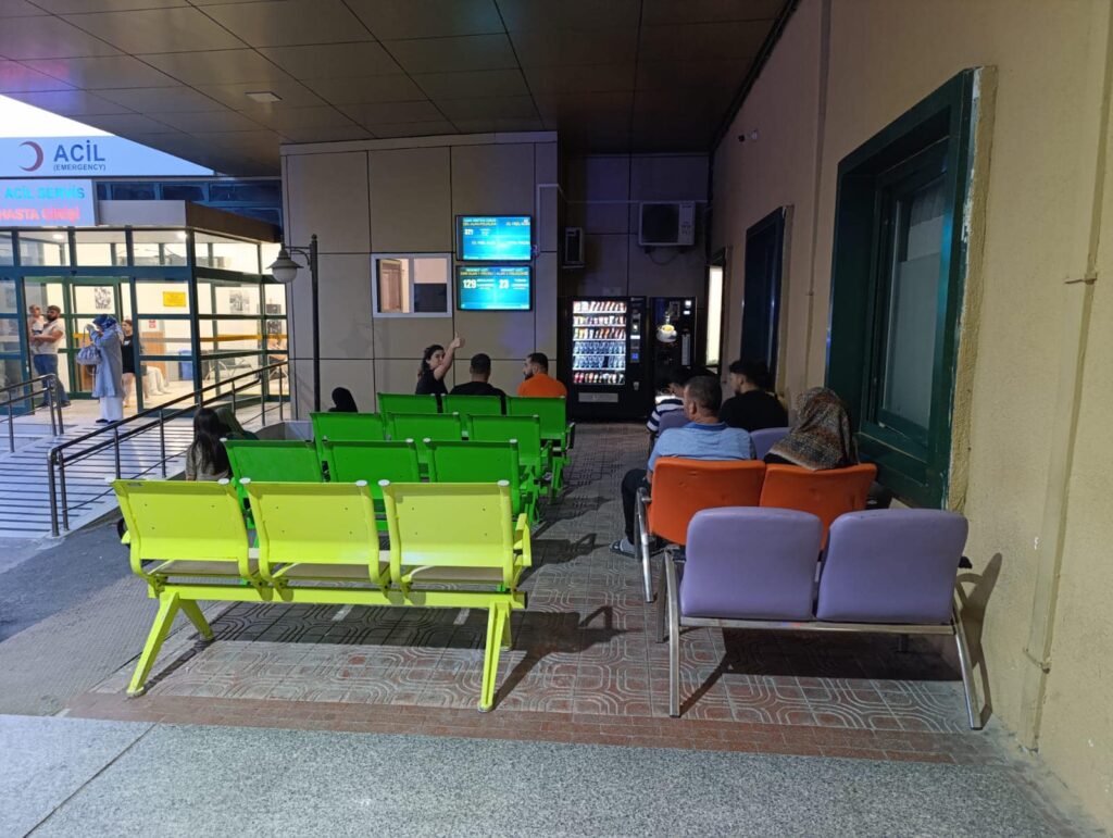 Silivri Devlet Hastanesi Acil Servis bekleme alanında düzenleme