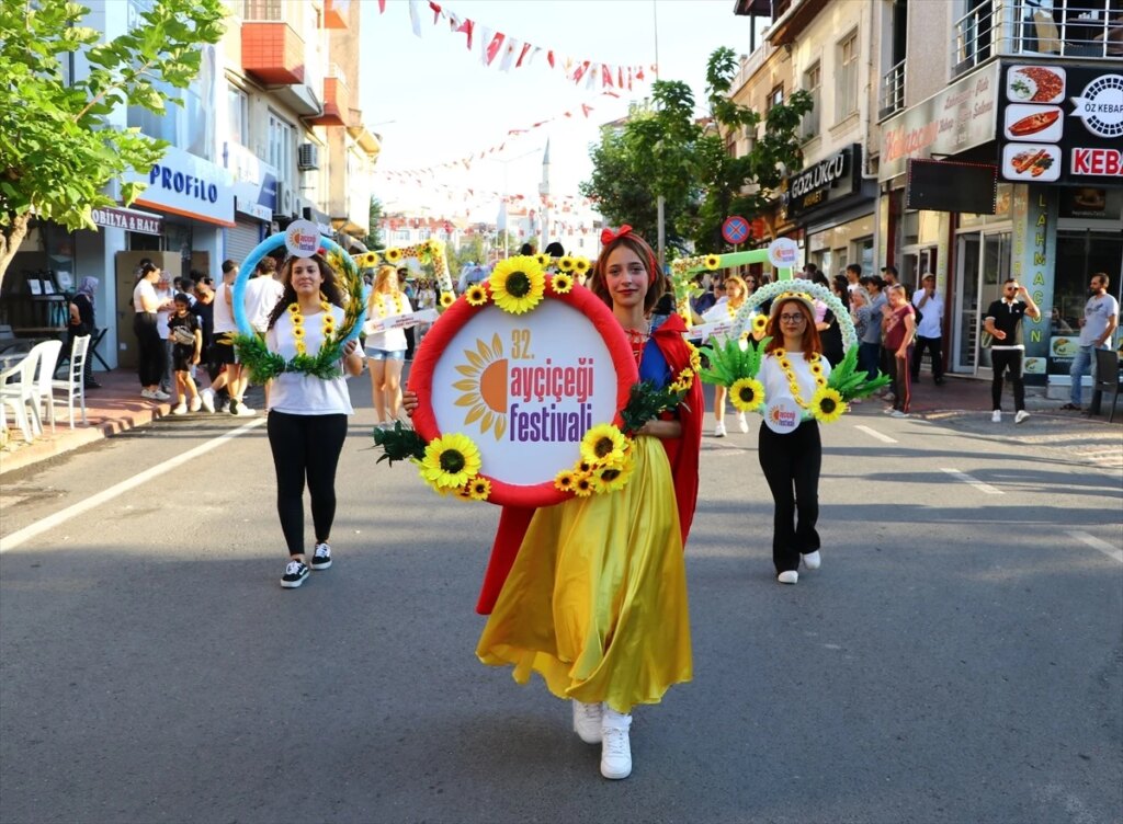 Hayrabolu’da 32. Ayçiçeği Festivali Başladı