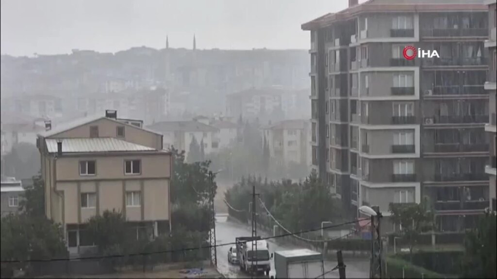 Silivri’de yaz yağmuru, kısa süreli sağanak yağış etkili oldu