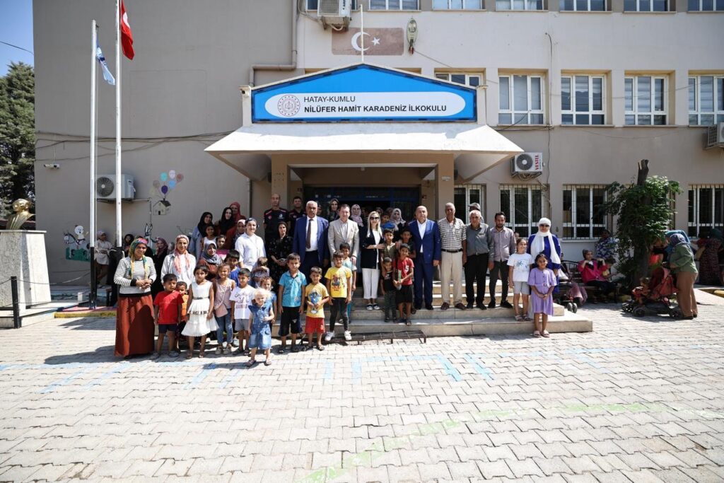 Hatay’daki Çocuklara Çanta ve Kırtasiye Desteği