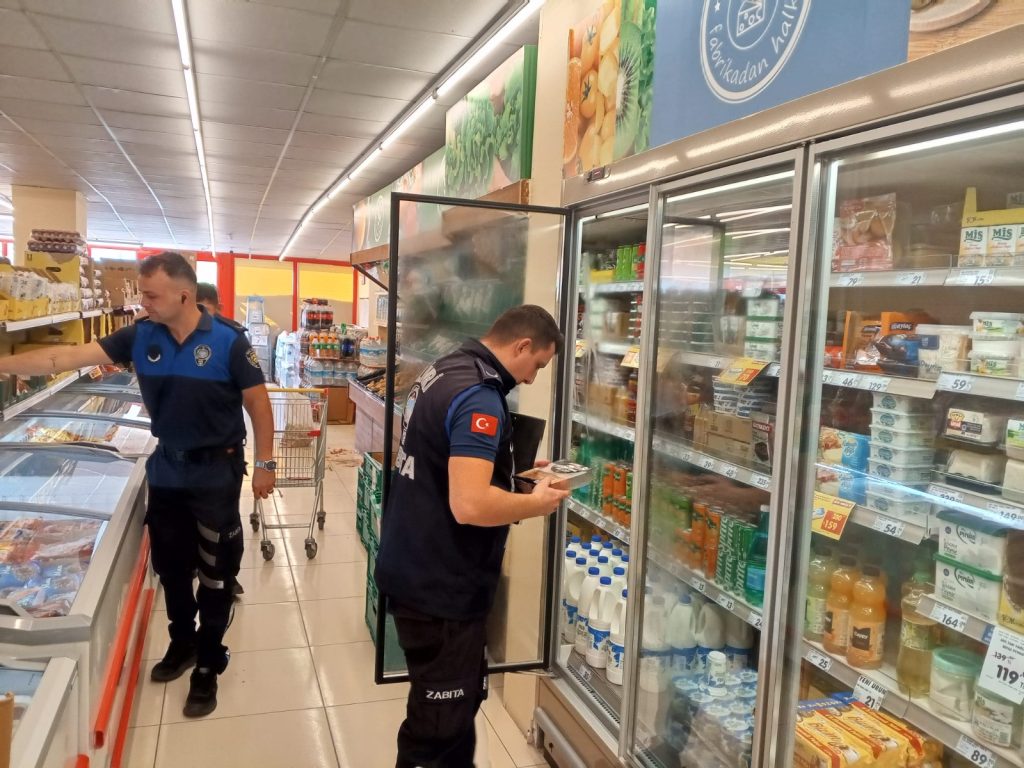 Zabıta Ekipleri, Halk Sağlığı için Denetimlerini Sürdürüyor.