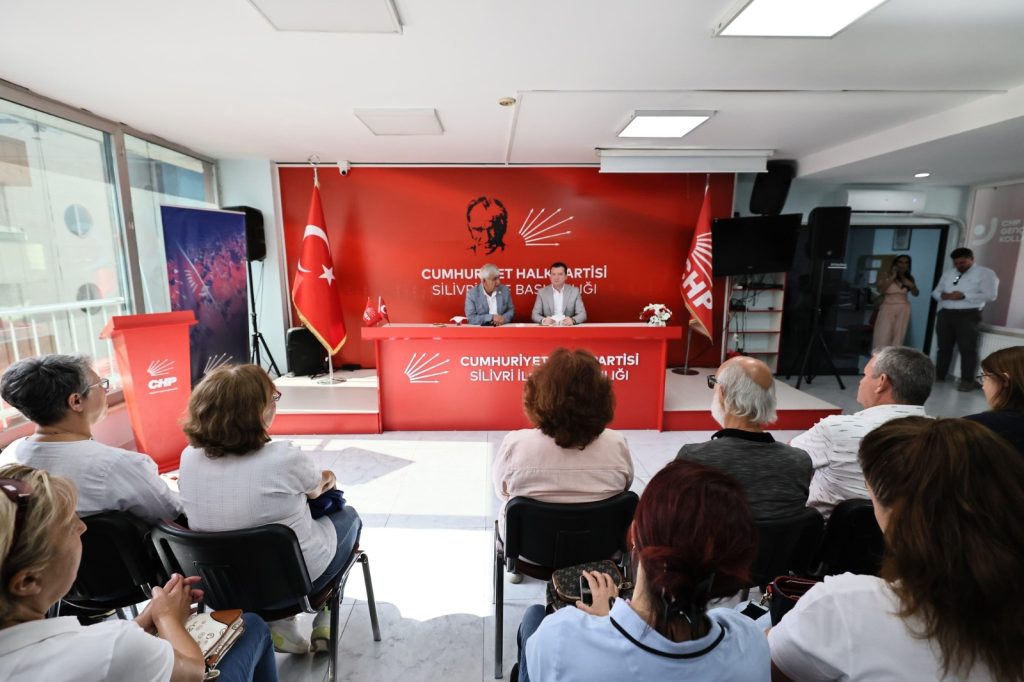 Balcıoğlu, Silivri’deki siyasi partileri ziyaret etti.